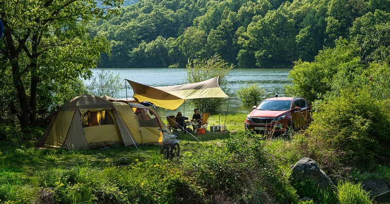 Camping pour débutants : les indispensables de l’équipement à ne pas oublier
